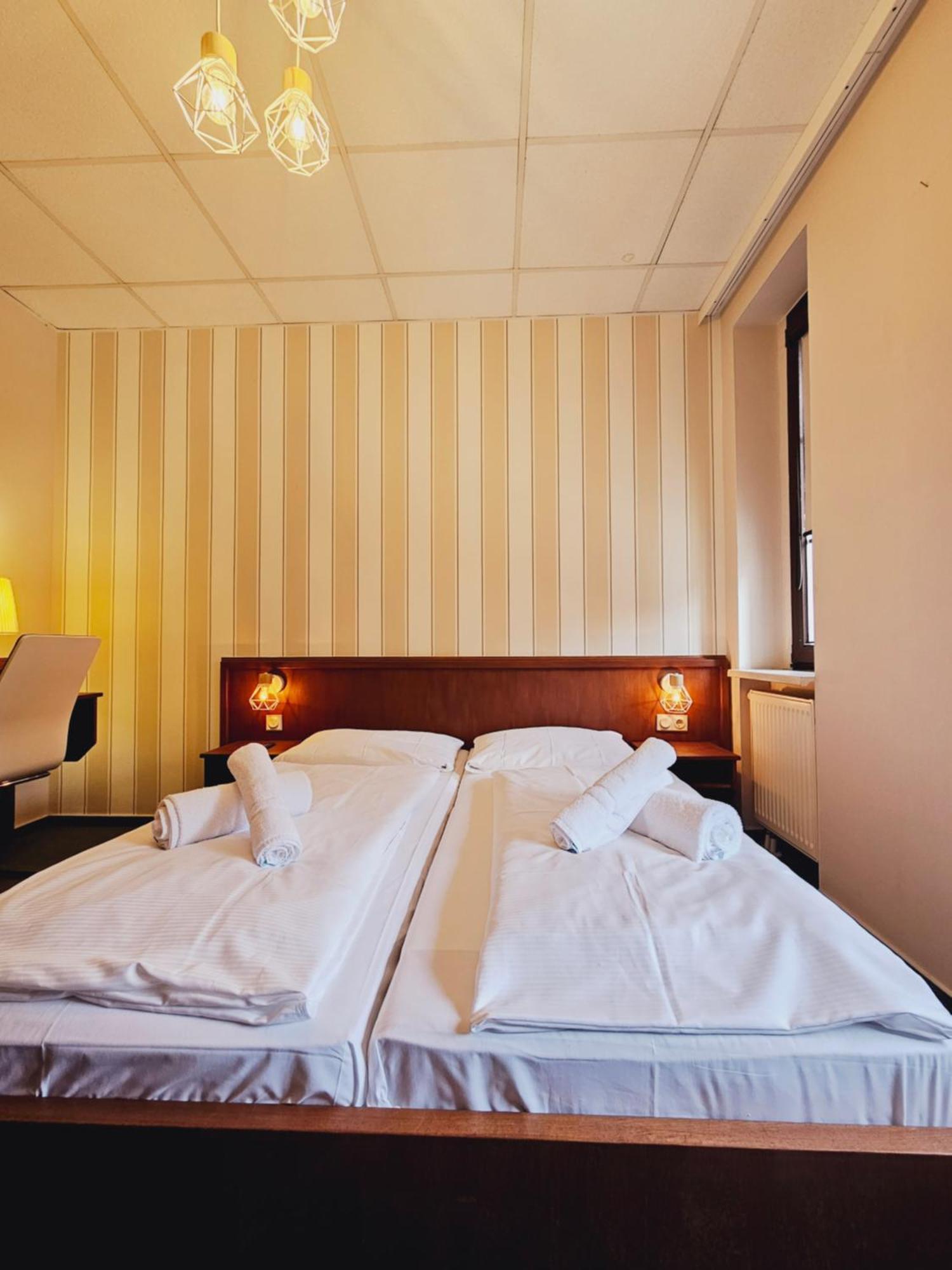 Ikura Hotel Self-Check-In 路德斯塔德·艾斯勒本 外观 照片
