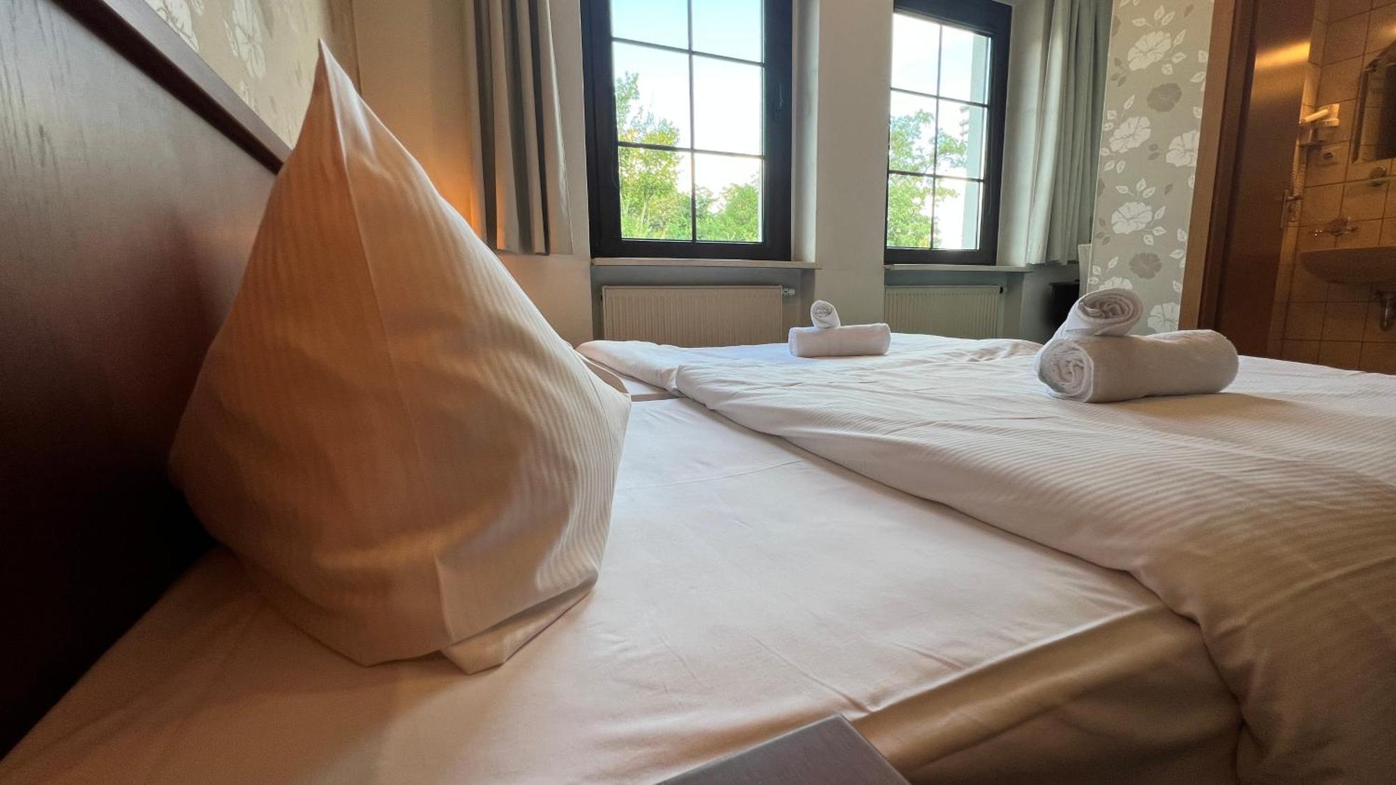 Ikura Hotel Self-Check-In 路德斯塔德·艾斯勒本 外观 照片