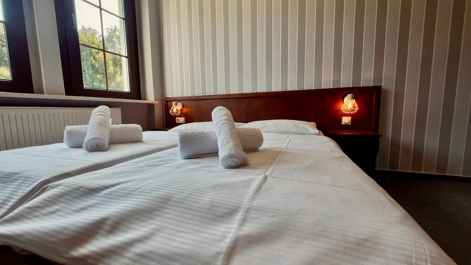 Ikura Hotel Self-Check-In 路德斯塔德·艾斯勒本 外观 照片