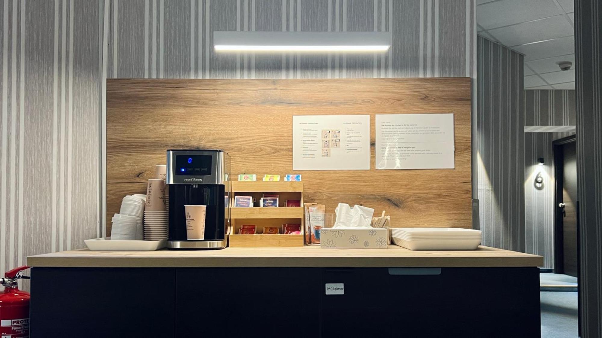 Ikura Hotel Self-Check-In 路德斯塔德·艾斯勒本 外观 照片