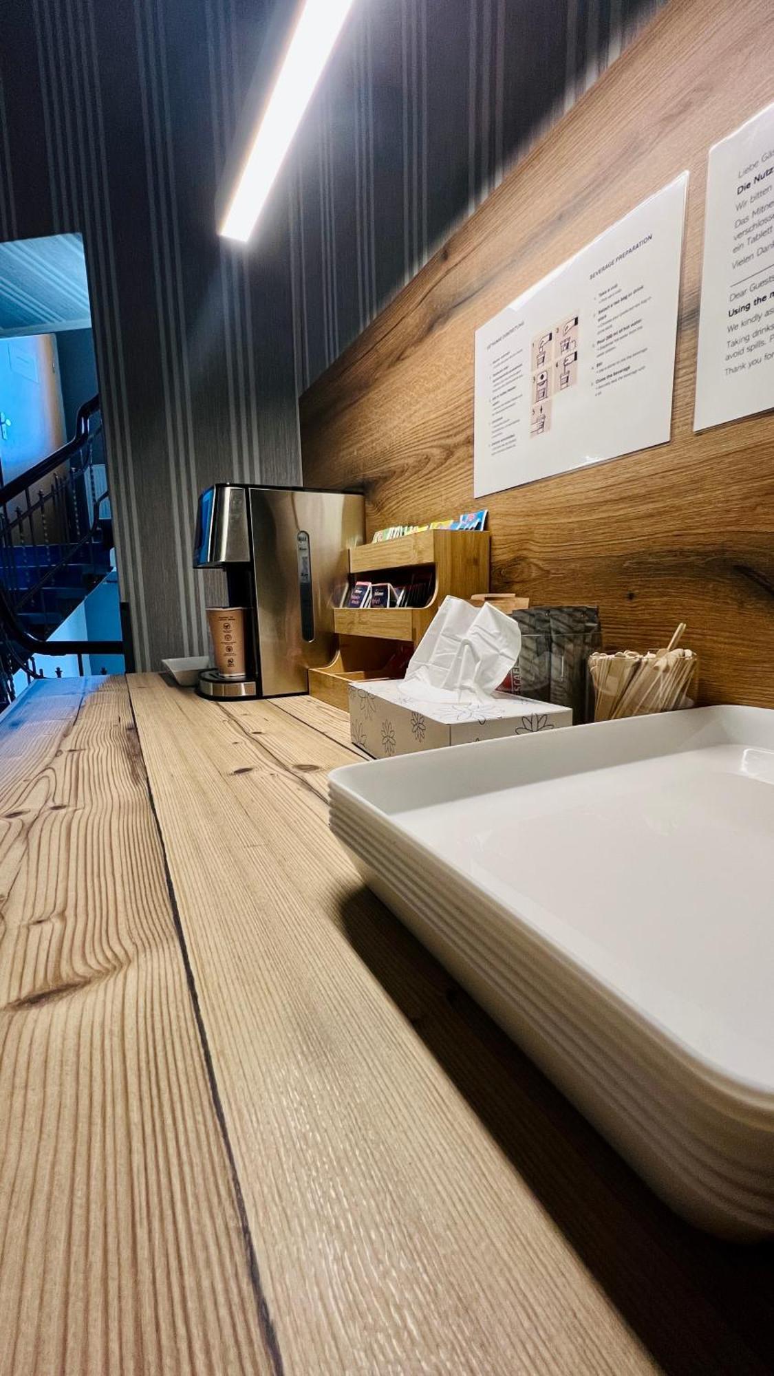 Ikura Hotel Self-Check-In 路德斯塔德·艾斯勒本 外观 照片
